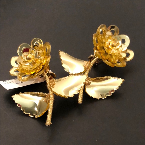 Oscar de la Renta Jewelry - ❌NOT FOR SALE❌OSCAR DE LA RENTA AUTHENTIC FLOWER